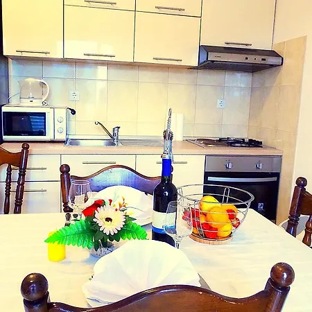 Graciela Apartment *